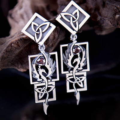 Серьга "Феникс", гранат